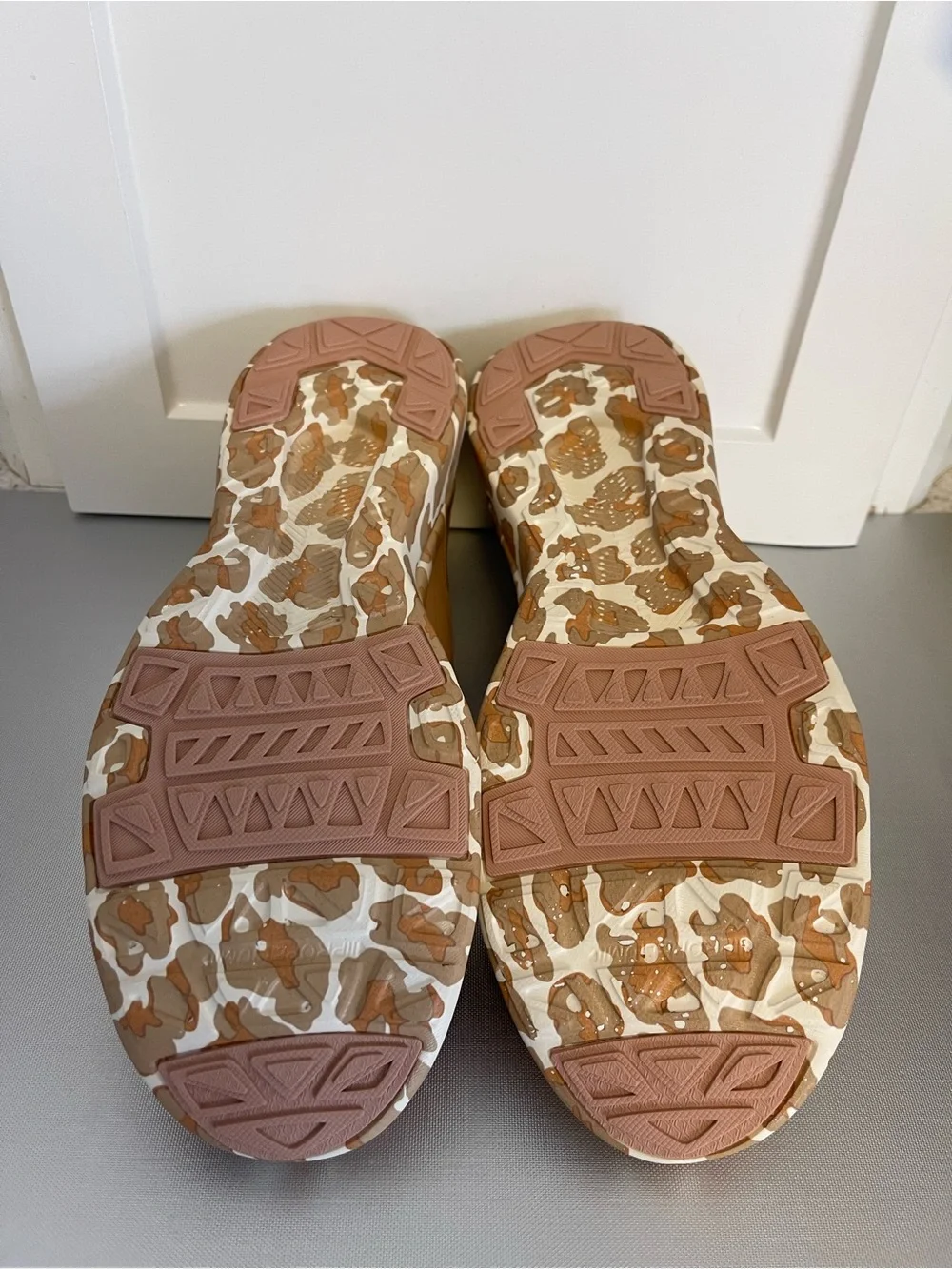 APL TechLoom Slip-On Mesh Sneakers - Caramel Almond Leopard Running Shoes- Sz 11